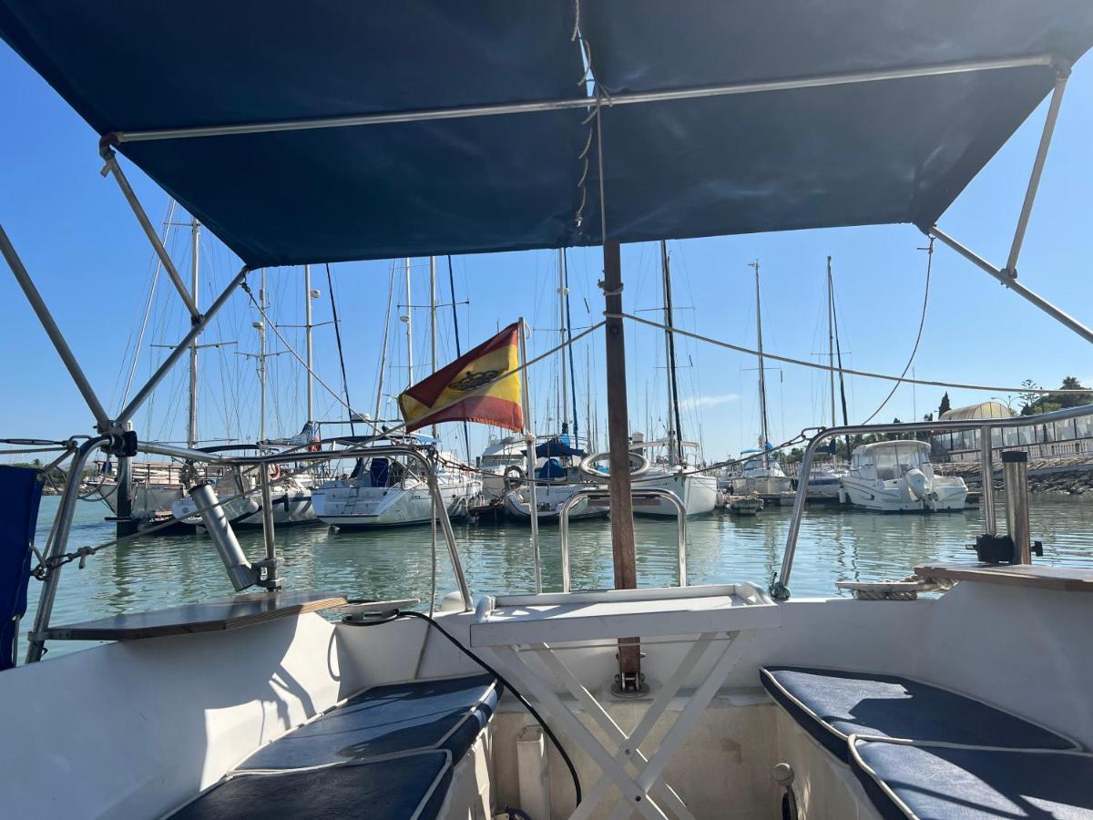Velero en el corazón de El Puerto Hotel El Puerto de Santa María Exterior foto