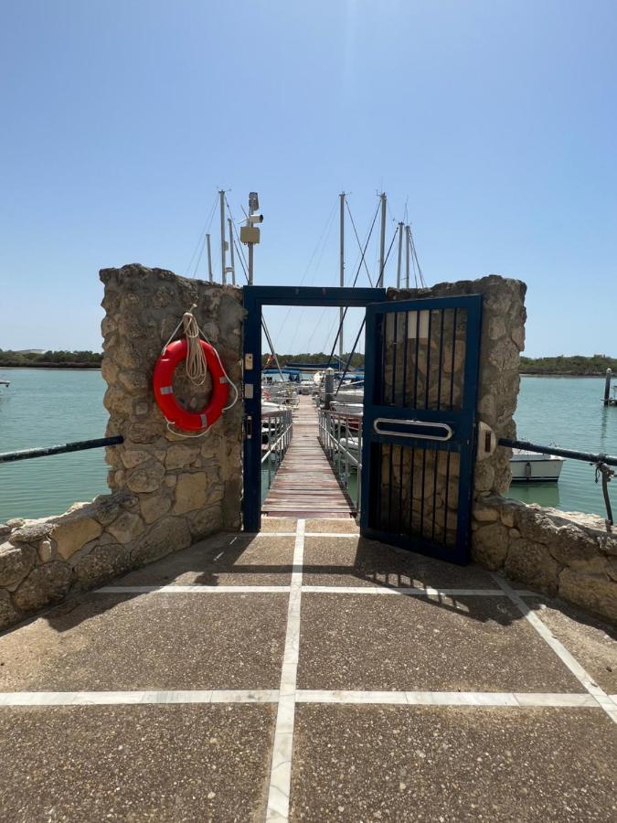 Velero en el corazón de El Puerto Hotel El Puerto de Santa María Exterior foto