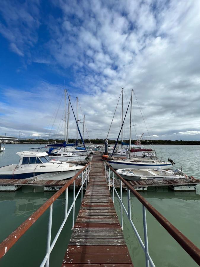 Velero en el corazón de El Puerto Hotel El Puerto de Santa María Exterior foto