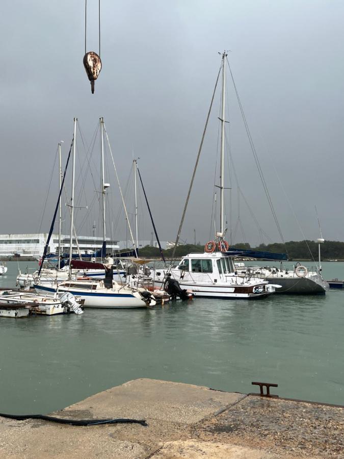 Velero en el corazón de El Puerto Hotel El Puerto de Santa María Exterior foto